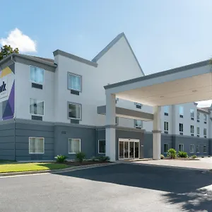 Hotel Spark By Hilton Savannah South I-95